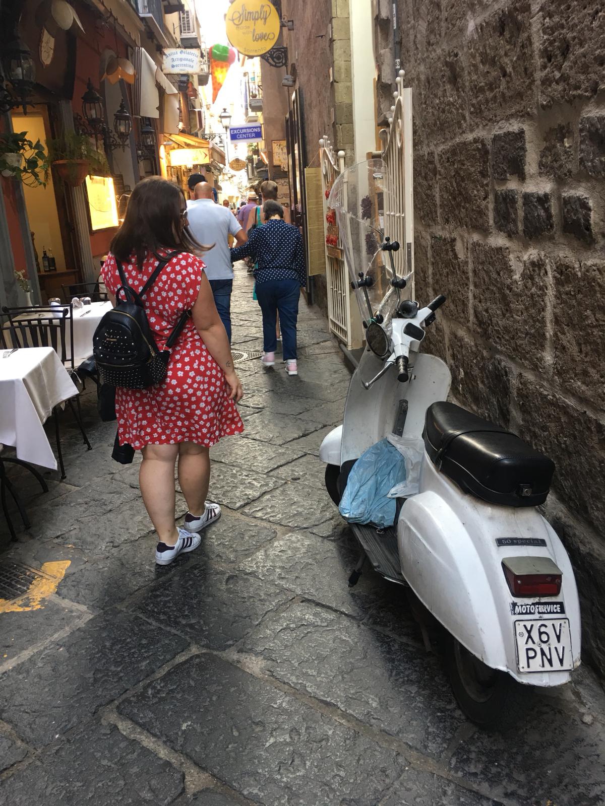 alquilar moto en la Costa Amalfitana y sorrento